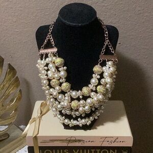 Elegant Pearl and Gold Necklace